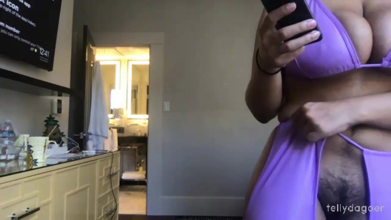 Young busty ebony solo fuck on cam